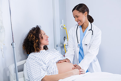 Doctor with pregnant patient