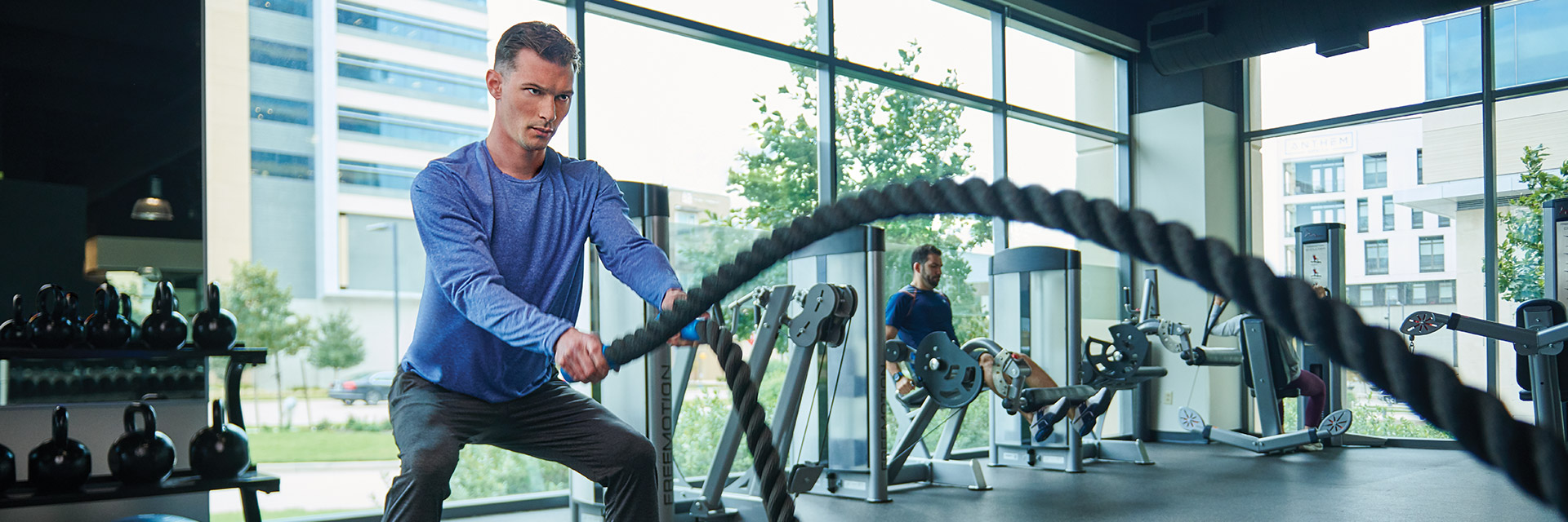 Man doing ropes in the gym
