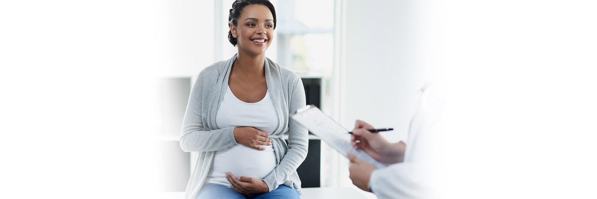 Pregnant woman talking to her doctor