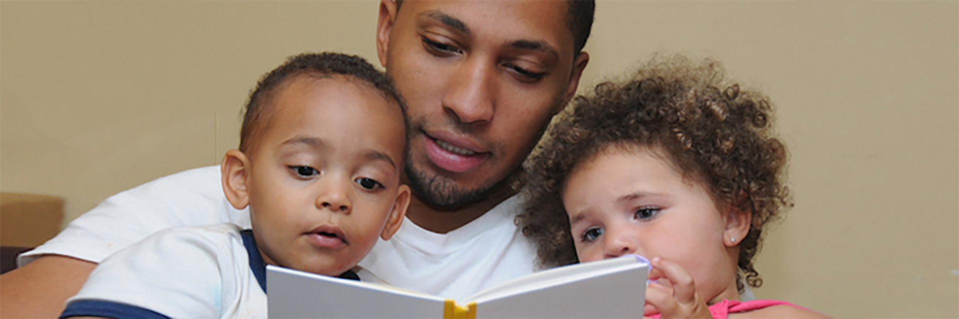 Dad reading books to kids
