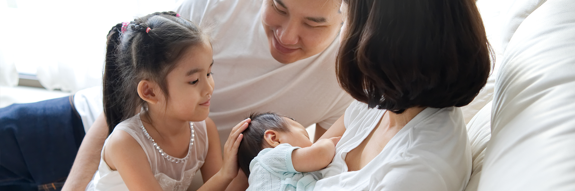 Mom dad and sister with newborn
