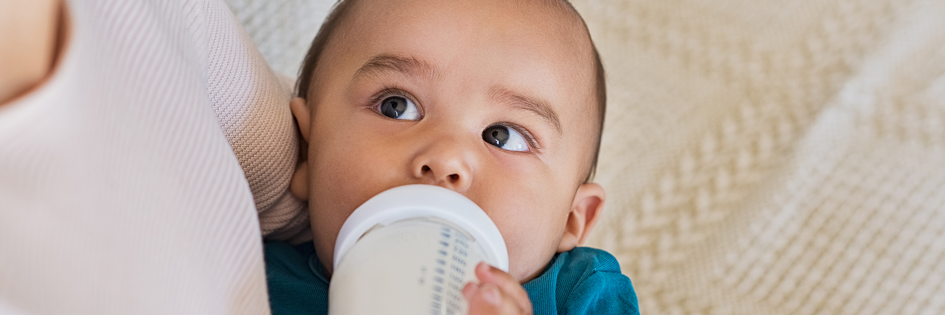 How to Feed Baby a Bottle Using Paced Feeding