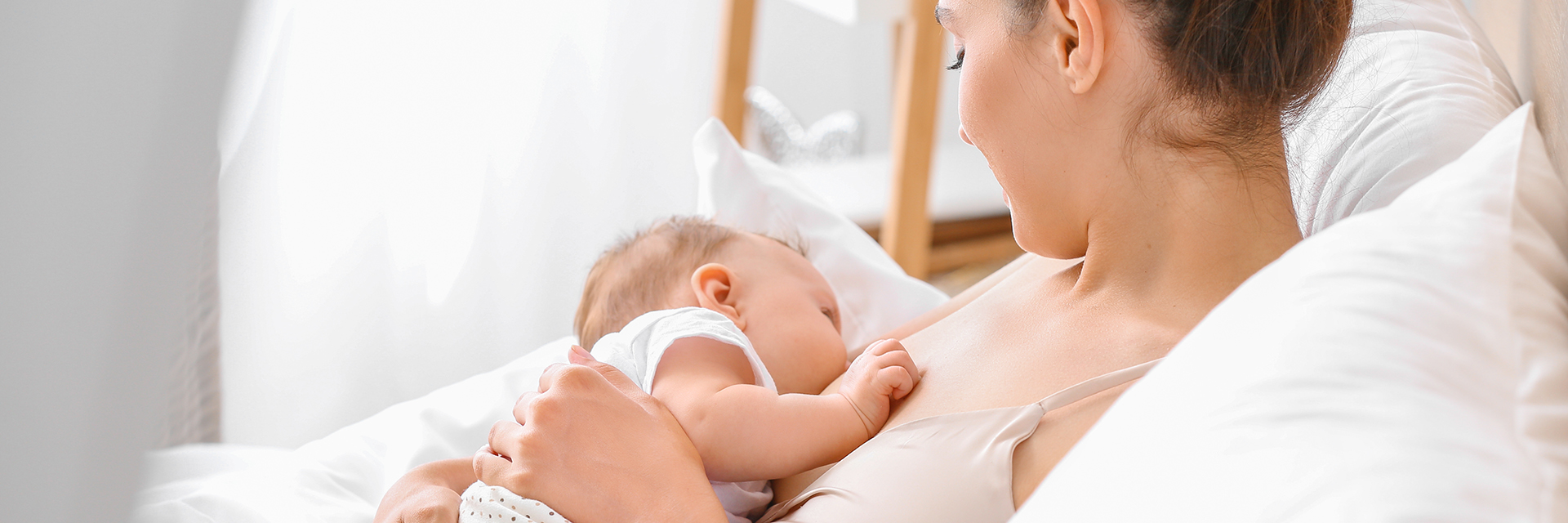 https://www.texashealth.org/baby-care/-/media/Project/THR/Sub-Sites/THR-Baby-Care/Header-Images/Header-new-mom-breastfeeding-4.jpg?h=640&iar=0&w=1920&hash=77BB962AE4B0D964110A58A49C178180