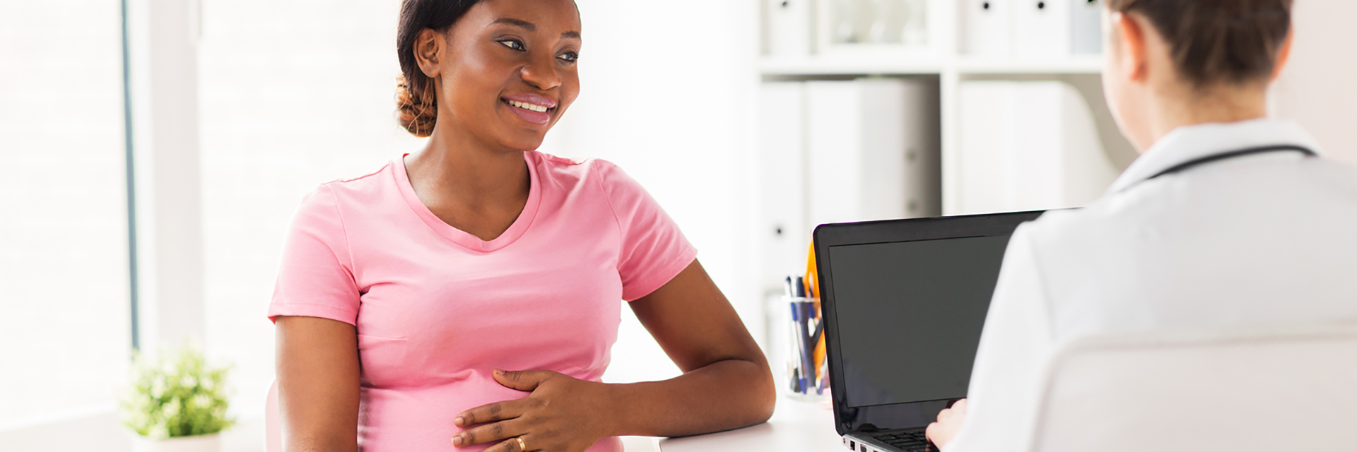 Pregnant woman talking to her doctor