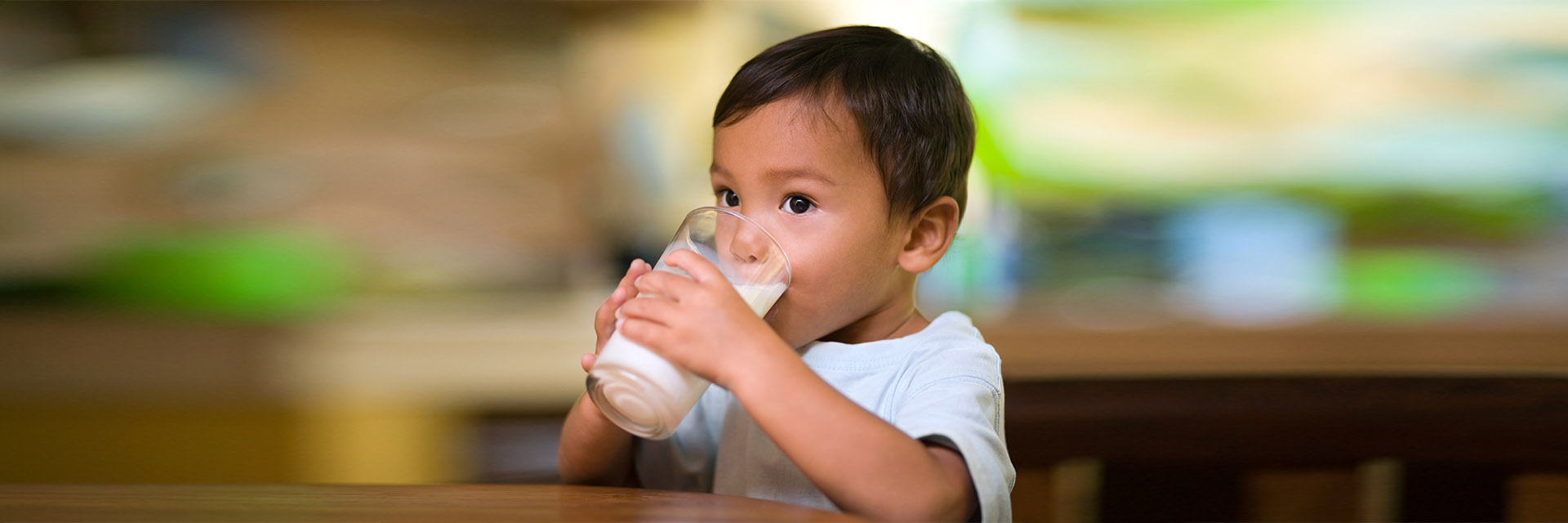 https://www.texashealth.org/baby-care/-/media/Project/THR/Sub-Sites/THR-Baby-Care/Header-Images/Header-toddler-boy-drinking-milk.jpg?h=640&iar=0&w=1920&hash=4B6E7E8365908F4F8084D7F69BB1A144
