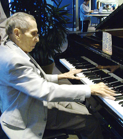 Lucien Leinfelder Plays Piano