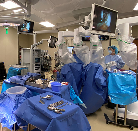 Dr. Rebecca Guinn performs gynecological robotic surgery Dr. Rebecca Guinn performs gynecological robotic surgery