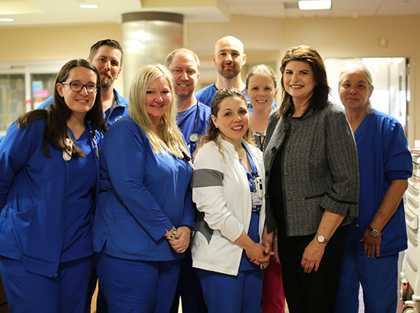 Karen Malone, right front, mother of organ donor, and the trauma surgical ICU team at Texas Health Fort Worth.